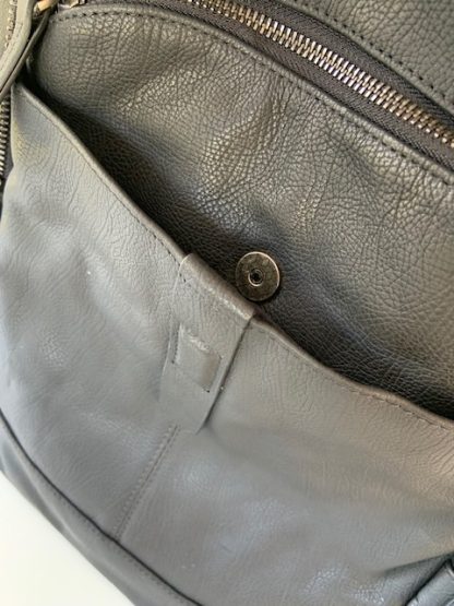 Mochila Unisex Grande de Cuero Alta Calidad para Notebook - Modelo 9197 - Imagen 4