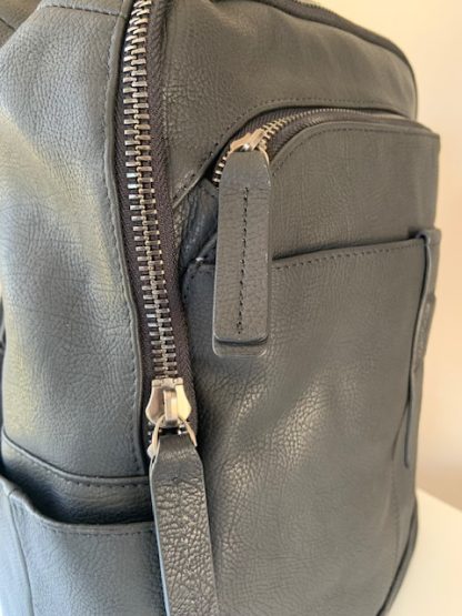 Mochila Unisex Grande de Cuero Alta Calidad para Notebook - Modelo 9197 - Imagen 8