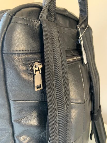 Mochila Unisex Mediana de Cuero Alta Calidad para Notebook - Modelo 8226 - Imagen 2