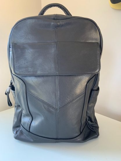 Mochila Unisex Mediana de Cuero Alta Calidad para Notebook - Modelo 8226